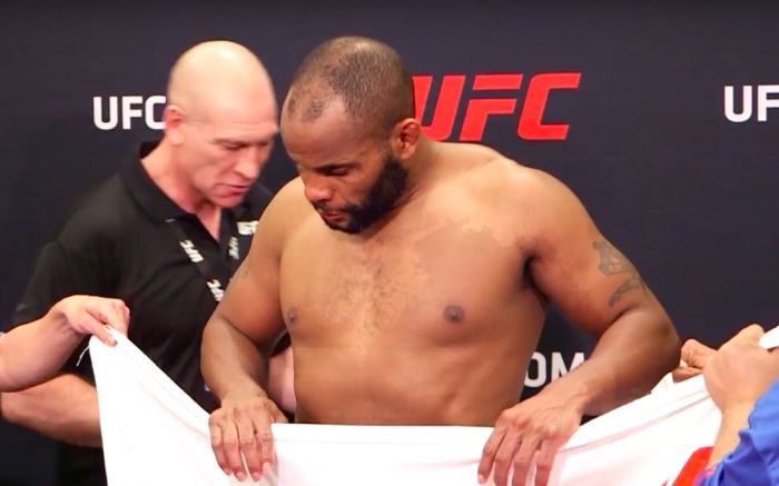 Luke Rockholdnak köszönheti Daniel Cormier a karrierje legkínosabb pillanatát