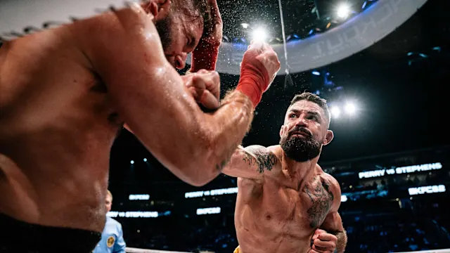 Mike Perry kiütötte Jeremy Stephenst a BKFC-ben!