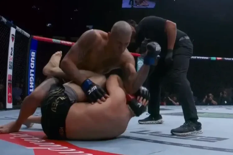 Alex Pereira másodpercek alatt TKO-zta Ankalaevet!