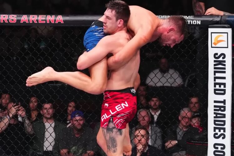 Edzője megvédte Reinier de Riddert, miután feladták a bunyót Brendan Allen ellen