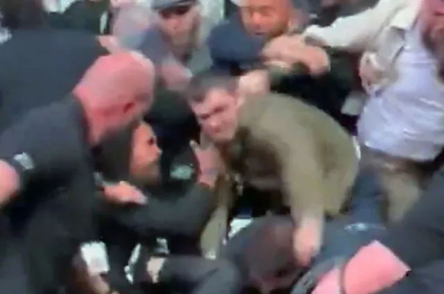 Hatalmas tömegverekedés tört ki a UFC 322-n, megint Dillon Danis volt az egyik résztvevő