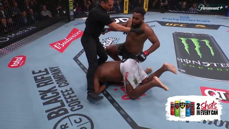 Waldo Cortes-Acosta TKO-zta Derrick Lewist!