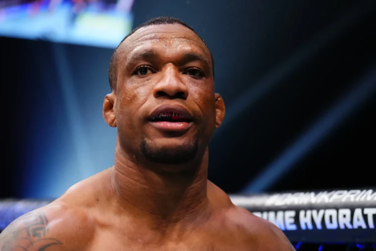 Jailton Almeida bejelentette, hogy súlycsoportot vált, erre a UFC kirúgta