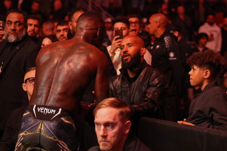 Demetrious Johnson felfedte, hogy egy sérülés vezetett ahhoz, hogy Adesanya kikapott Pyfertől