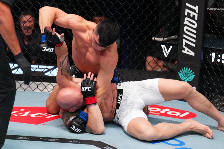 Kevin Vallejos szétverte Josh Emmettet, és már az új Topuriaként emlegetik!