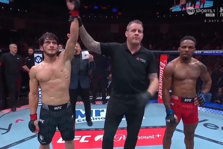 Movsar Evloev többségi pontozással vette el Lerone Murphy veretlenségét egy óriási kihagyás után