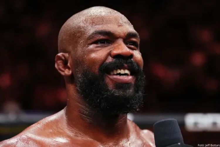 Jon Jones bejelentette visszavonulását: 'szögre akasztottam a kesztyűt'