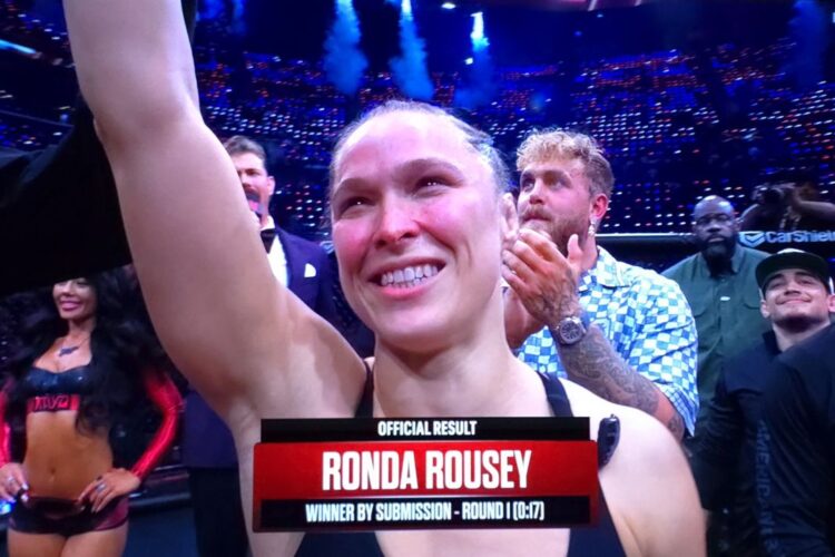Ronda Rousey villámgyorsan szubolta Gina Caranót karfeszítéssel