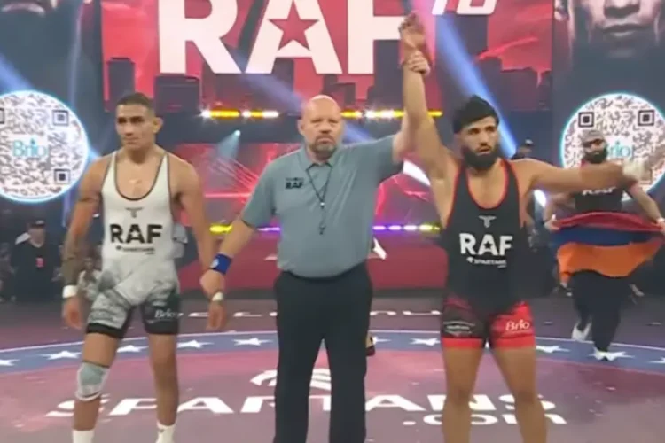 Arman Tsarukyan kétszer is a földhöz csapta Tony Fergusont a RAF 10 gálán