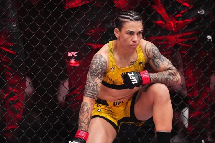 Jessica Andrade-nak futárként kell dolgoznia a megélhetésért