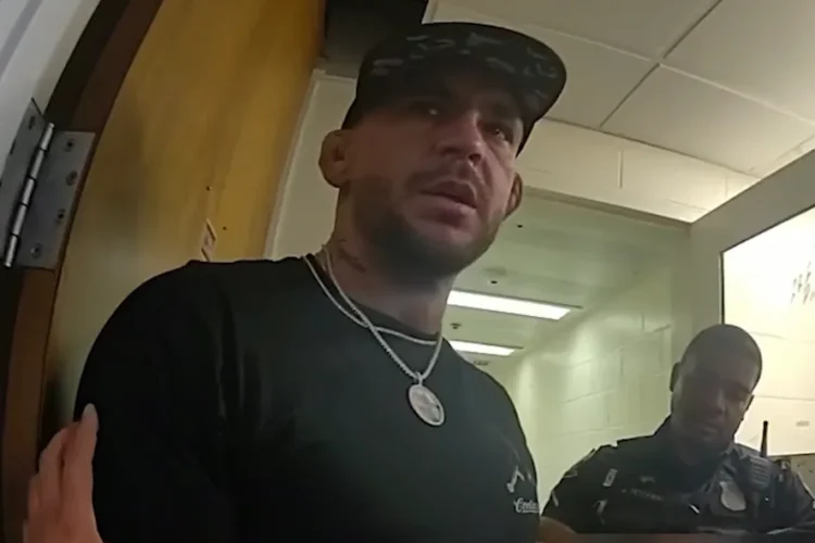 Újabb szomorú videó került elő a rendőröket folyamatosan inzultáló Dustin Poirier letartóztatásáról