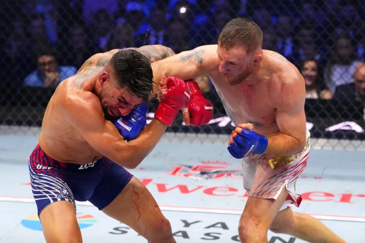 Ilia Topuria csalással vádolta meg Justin Gaethje-t: 'valami furcsa dolgot tett a kesztyűire'